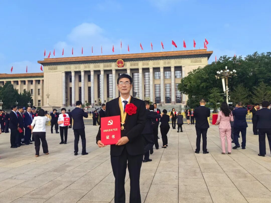 我所吴晓民研究员荣获“全国优秀共产党员”称号