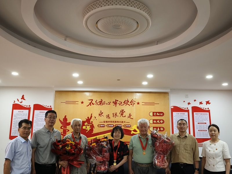 省动物所党委举行 2025年度“光荣在党50年” 纪念章颁发仪式