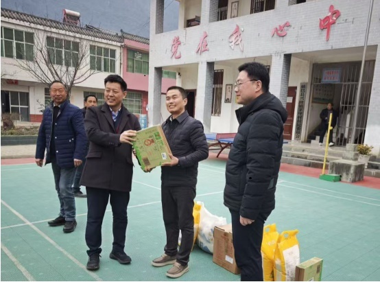 王雷副院长调研慰问乡村振兴帮扶工作